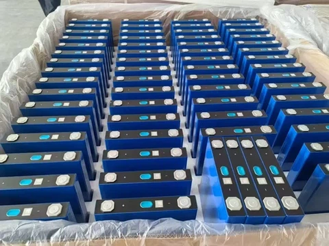 Koľko článkov LiFePO4 je potrebných na 48V batériu?